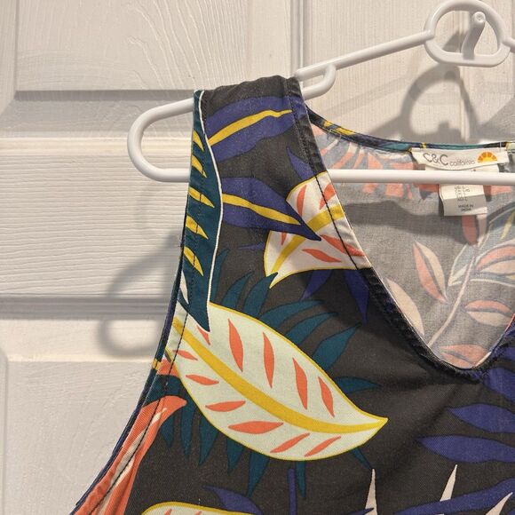 C&C California 100% Lyocell Tropical V-neck Sleeveless Tank Top Size Large - Picture 2 of 7